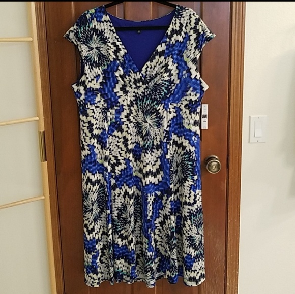 NOT AVAILABLE. Glamour surplice flowy mini dress, bright blue pattern NWT - Picture 7 of 11